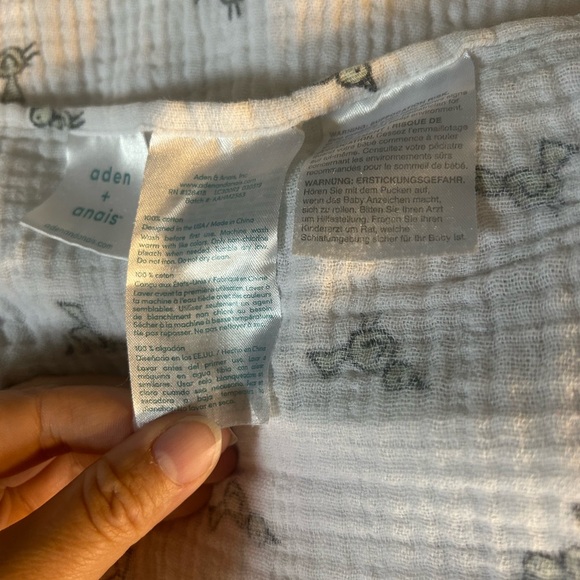 aden + anais White and Yellow Giraffe & Blue Bird Blankets - Picture 7 of 9